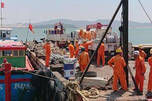 Điện sẽ về xã đảo Nhơn Châu