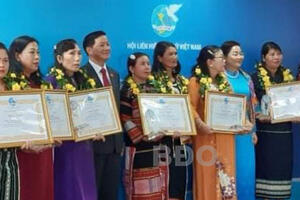 Một phụ nữ Bana làm kinh tế giỏi