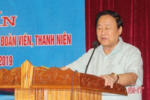 Giáo sư Nguyễn Lân Hùng nói chuyện với bà con nông dân thành phố về phát triển nông nghiệp bền vững