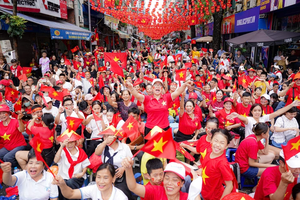 Hành trình 80 năm: Từ 'hũ gạo cứu đói' năm 1945 đến 11.000 tỷ đồng quà Tết Độc lập