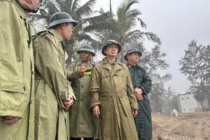 Phó Thủ tướng Trần Hồng Hà kiểm tra điểm ngập sâu, sạt lở tại Đà Nẵng