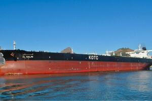 Tàu chở dầu của Kuwait bốc cháy ngoài khơi thành phố Dubai