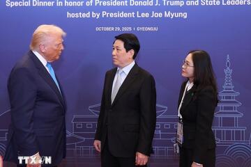 Chủ tịch nước gặp Tổng thống Hoa Kỳ và lãnh đạo các nước dự APEC 2025