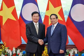 Việt Nam - Lào thúc đẩy phát triển hạ tầng, thương mại biên giới