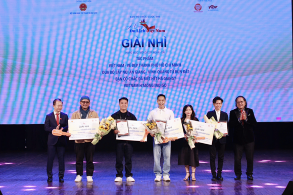 Kể chuyện Việt Nam bằng hình ảnh: Sức bật mới của ngành du lịch