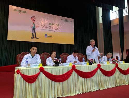 gap bac si nong hoc, nha nong het lo hinh anh 1