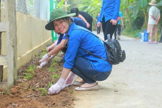 Tinh thần ngày Chủ nhật xanh ở Thừa Thiên Huế được người dân hưởng ứng mạnh mẽ.