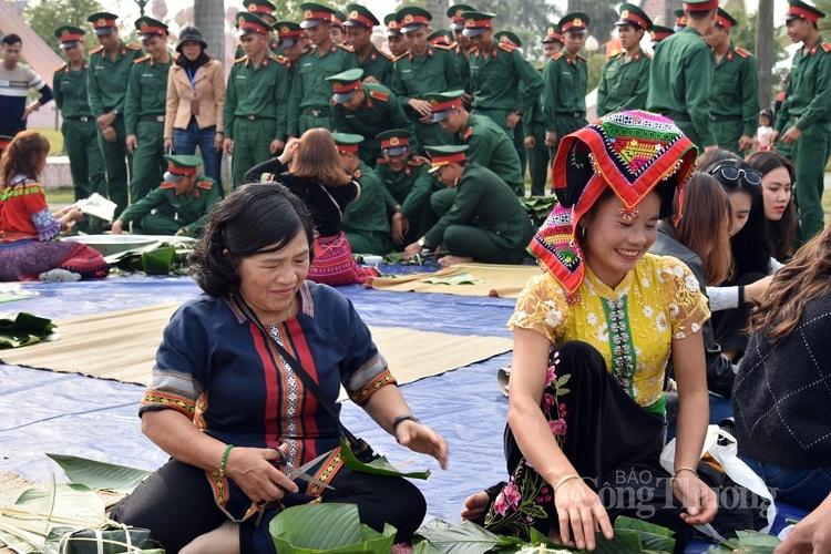 Gói bánh chưng xanh cùng người nghèo ăn Tết: Lan tỏa những hành động nhân ái Gói bánh chưng xanh cùng người nghèo ăn Tết: Lan tỏa những hành động nhân ái