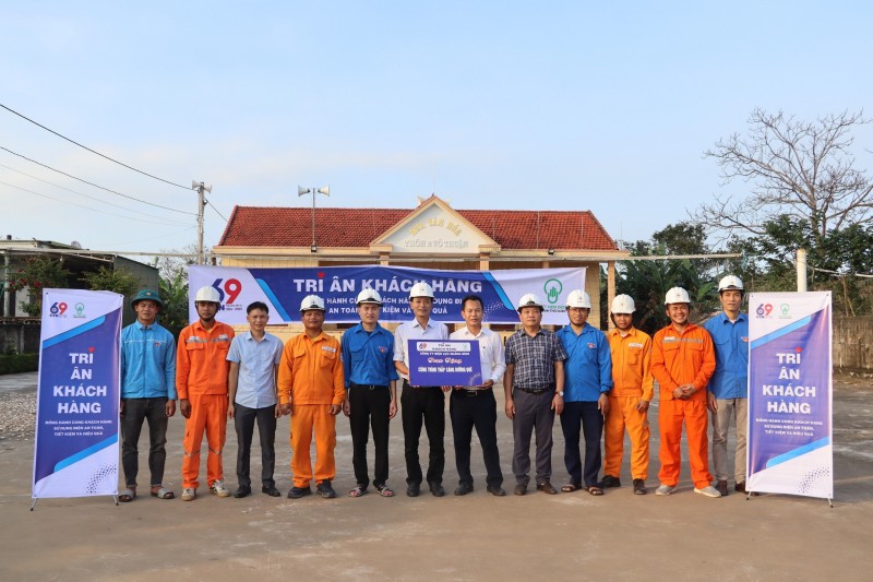 undefined “Thắp sáng đường quê” cho cộng đồng dân cư vùng nông thôn