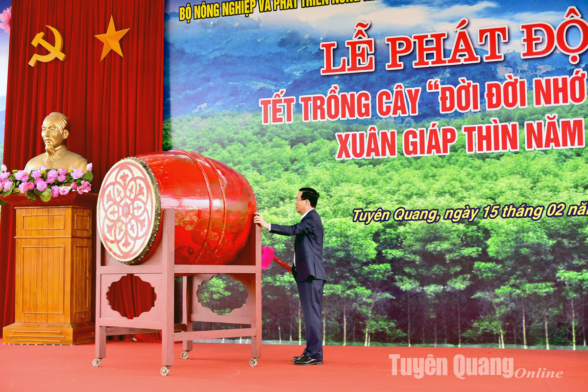 Chủ tịch nước Võ Văn Thưởng phát động Tết trồng cây 'Đời đời nhớ ơn Bác Hồ' Xuân Giáp Thìn 2024 tại Tuyên Quang- Ảnh 3. Chủ tịch nước Võ Văn Thưởng phát động Tết trồng cây 'Đời đời nhớ ơn Bác Hồ' Xuân Giáp Thìn 2024 tại Tuyên Quang- Ảnh 3.