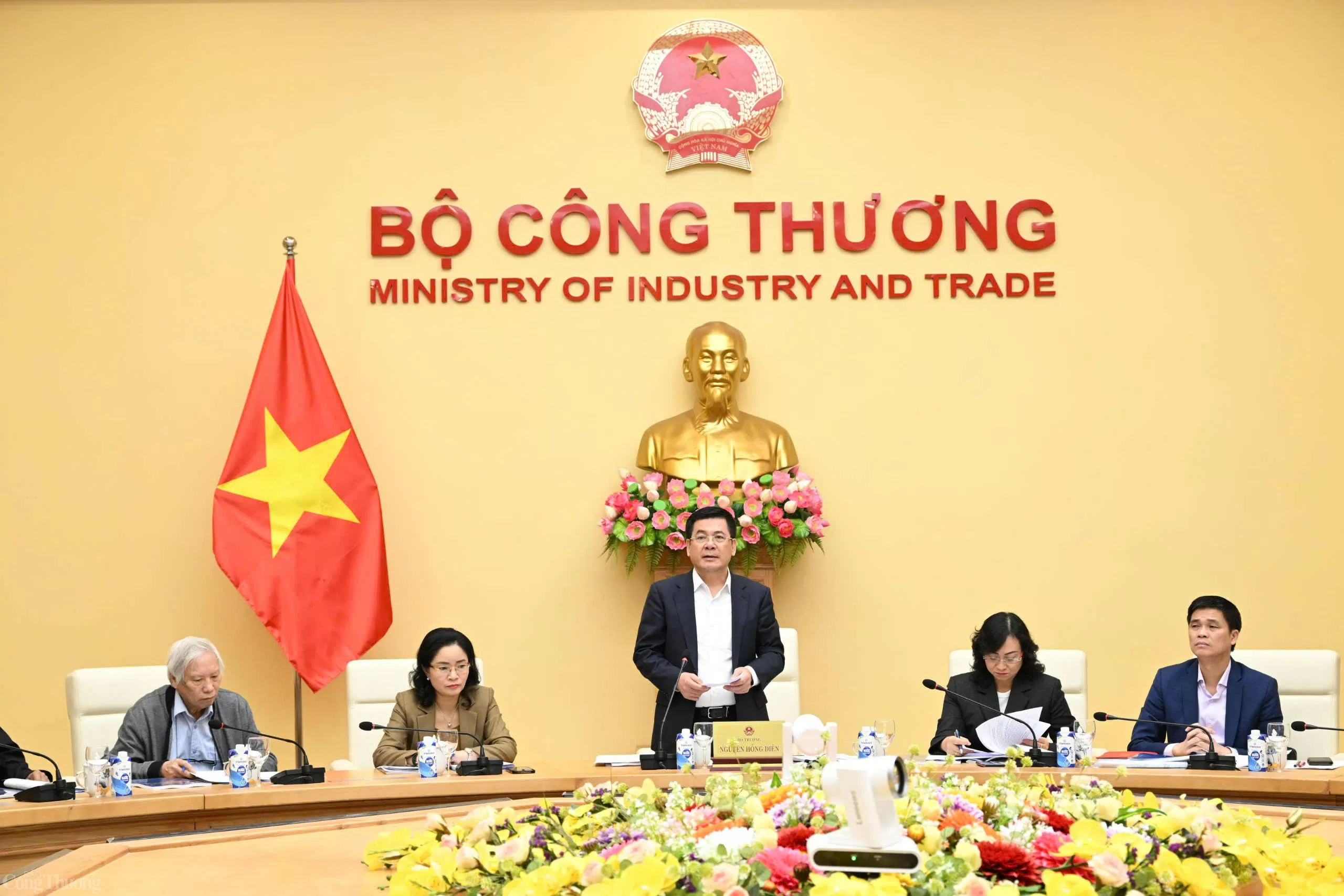 Họp Hội đồng cấp Nhà nước xét tặng danh hiệu