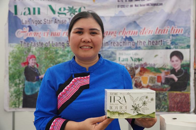 Bà Trần Thị Thu Lan, Giám đốc Hợp tác xã Sản xuất Dịch vụ Nông lâm sản Bản Quyền