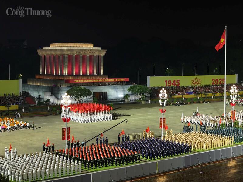 Các lực lượng tổng hợp luyện diễu binh, diễu hành tại Quảng trường Ba Đình