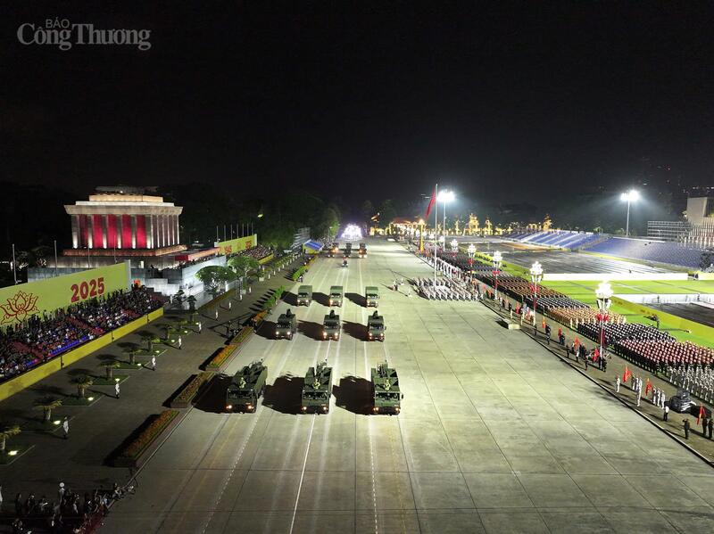 Toàn cảnh tổng hợp luyện diễu binh, diễu hành tại Quảng trường Ba Đình - 1