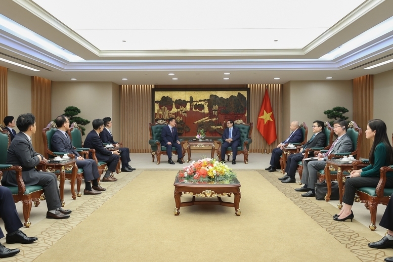 Thủ tướng Phạm Minh Chính hoan nghênh, đánh giá cao nỗ lực, quyết tâm và những kết quả kinh doanh của Tập đoàn Samsung nói chung, đặc biệt là tại Việt Nam - Ảnh: VGP/Nhật Bắc