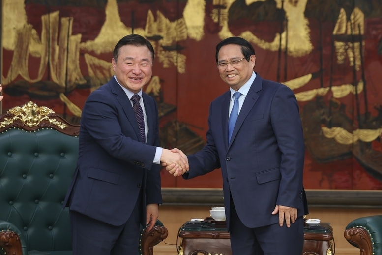 Thủ tướng Chính phủ Phạm Minh Chính tiếp ông Roh Tae Moon, Tổng Giám đốc điều hành Samsung điện tử - Ảnh: VGP/Nhật Bắc