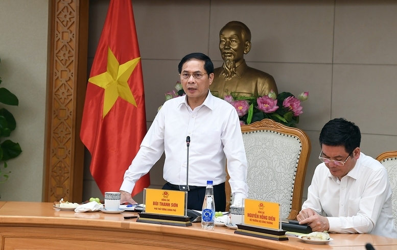 Phó Thủ tướng Bùi Thanh Sơn chủ trì cuộc họp rà soát công tác chuẩn bị tổ chức Hội chợ Mùa Thu 2025 - Ảnh: VGP/Hải Minh