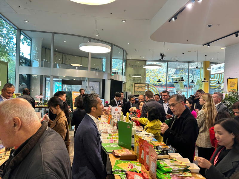 Nhiều sản phẩm hàng Việt được khách hàng đón nhận tại hệ thống Monoprix. Ảnh: Vietrade