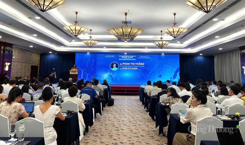 Quang cảnh diễn đàn.