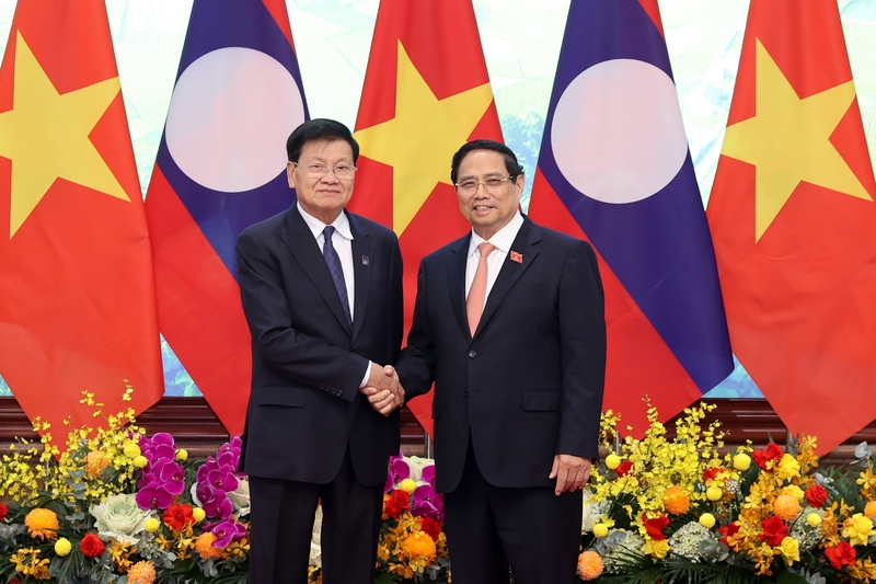 Thủ tướng Phạm Minh Chính và Tổng Bí thư, Chủ tịch nước Lào Thongloun Sisoulith. Ảnh: VGP/Nhật Bắc