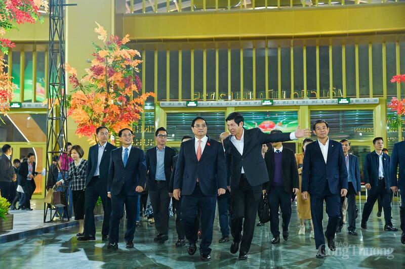 Thủ tướng Chính phủ kiểm tra Hội chợ Mùa Thu 2025 Ảnh: Nam Nguyễn