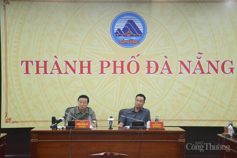 Phó Thủ tướng Trần Hồng Hà lưu ý trong mưa lũ phải đảm bảo an toàn tính mạng của người dân là trên hết, bên cạnh đó, đảm bảo lương thực, thực phẩm cho người dân vùng bị lũ chia cắt