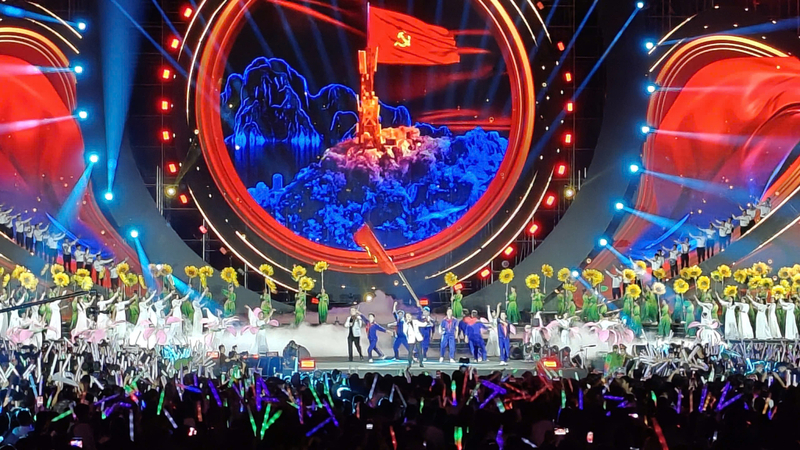 Quảng Ninh rực rỡ, tự hào chương trình nghệ thuật - Đất mỏ anh hùng. Ảnh: Trang Vân