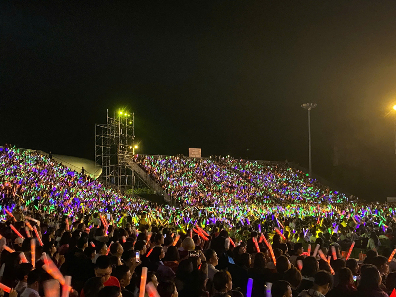 Hàng chục nghìn nhân dân và du khách tại đêm nhạc. Ảnh: Trang Vân