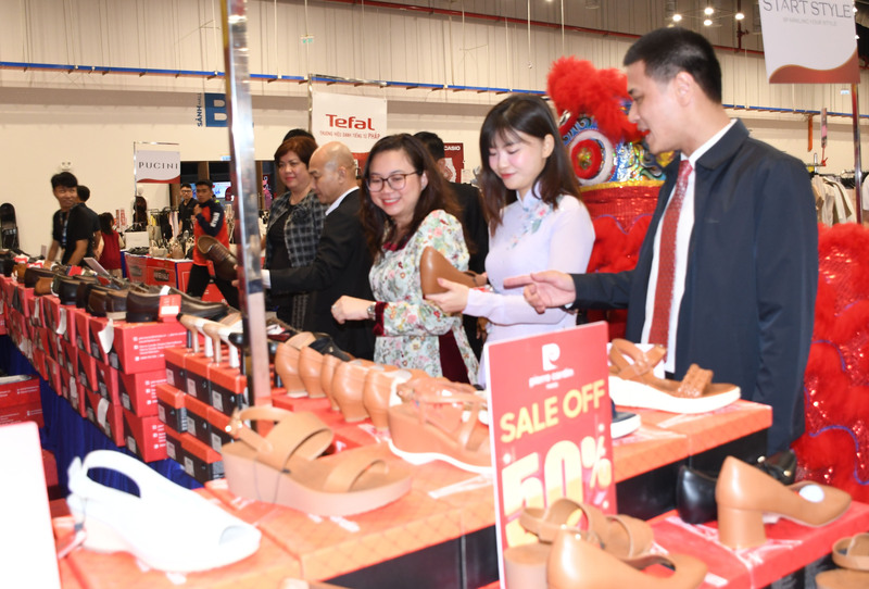 Thương mại, dịch vụ chiếm khoảng 50% GRDP TP. Hồ Chí Minh - 3