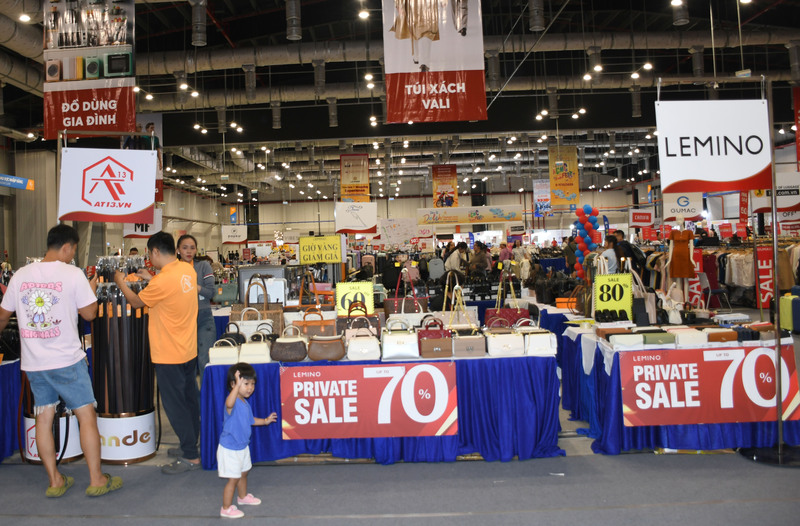 Thương mại, dịch vụ chiếm khoảng 50% GRDP TP. Hồ Chí Minh - 5