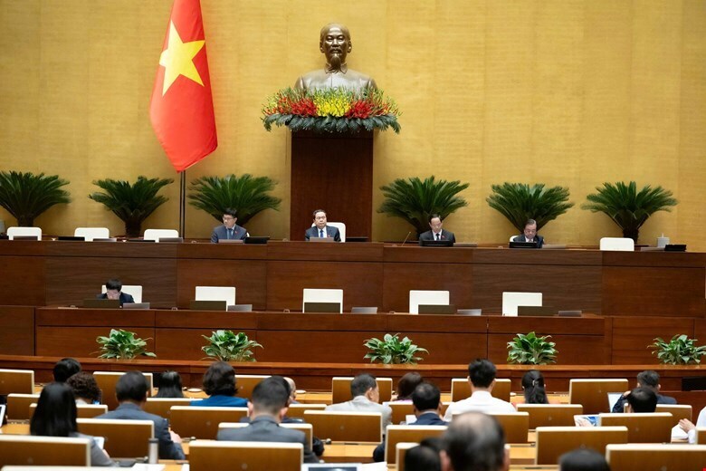 Quốc hội nghe tờ trình về dự án của Nghị quyết 98 và 136 sửa đổi. Ảnh: QH