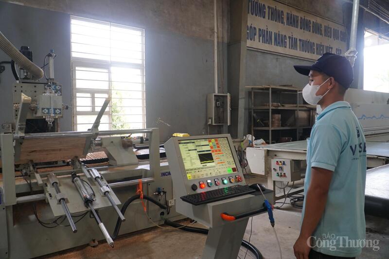 Qua 2 lần được hỗ trợ vốn khuyến công, đơn hàng và doanh thu của công ty Việt Séc ghi nhận tăng đều.