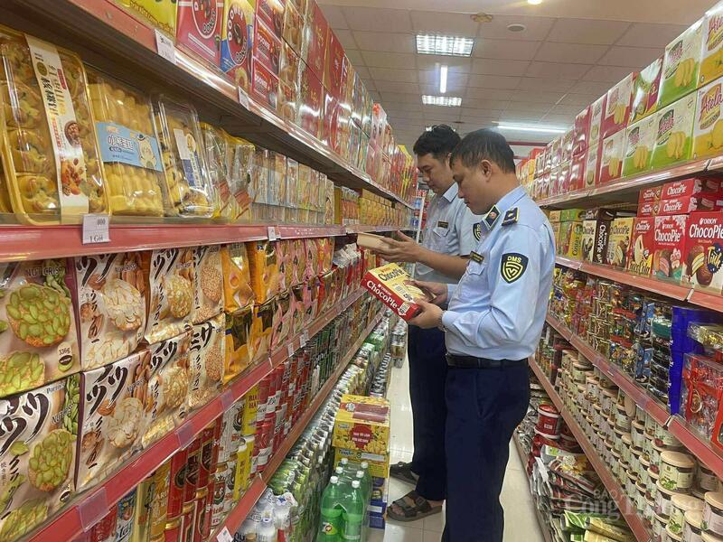 Hoạt động kiểm tra và xử phạt vi phạm hành chính phải tuân thủ đúng quy định của pháp luật. Ảnh minh họa