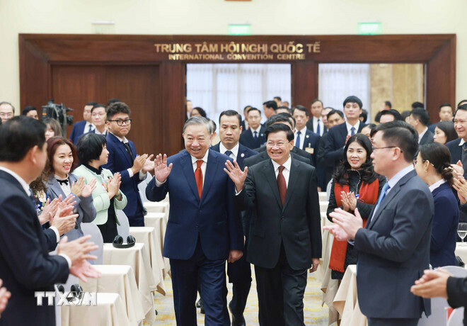 Tổng Bí thư, Chủ tịch nước Lào Thongloun Sisoulith bày tỏ cảm ơn chân thành trước sự giúp đỡ, ủng hộ chí nghĩa, chí tình của Đảng, Nhà nước và Nhân dân Việt Nam. Ảnh: TTXVN