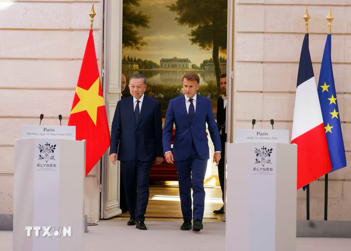 Tổng Bí thư, Chủ tịch nước Tô Lâm và Tổng thống Pháp Emmanuel Macron dự gặp gỡ báo chí. Ảnh: Thống Nhất/TTXVN