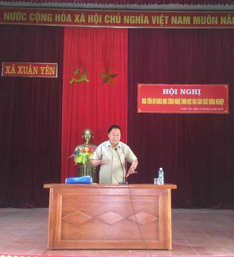 Hình ảnh GS Nguyễn Lân Hùng tại buổi nói chuyện