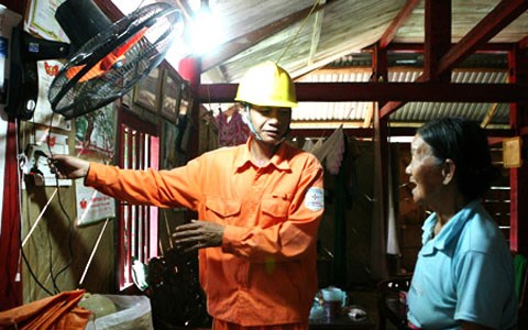 Nghệ An: Gần 20,3 tỷ đồng hỗ trợ người dân thuộc hộ nghèo ở vùng khó khăn - Ảnh 1